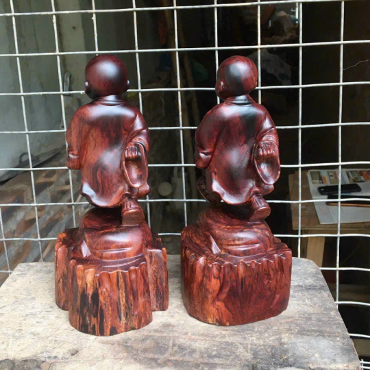 Tượng gỗ chú tiểu