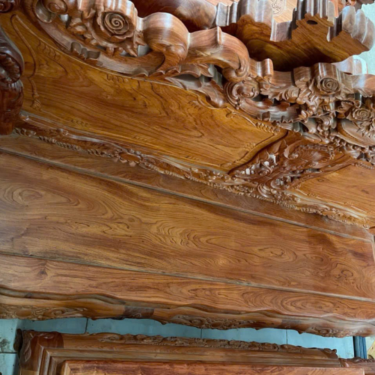 Salon gỗ cổ điển đẹp