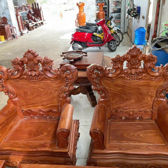 Salon gỗ cổ điển đẹp
