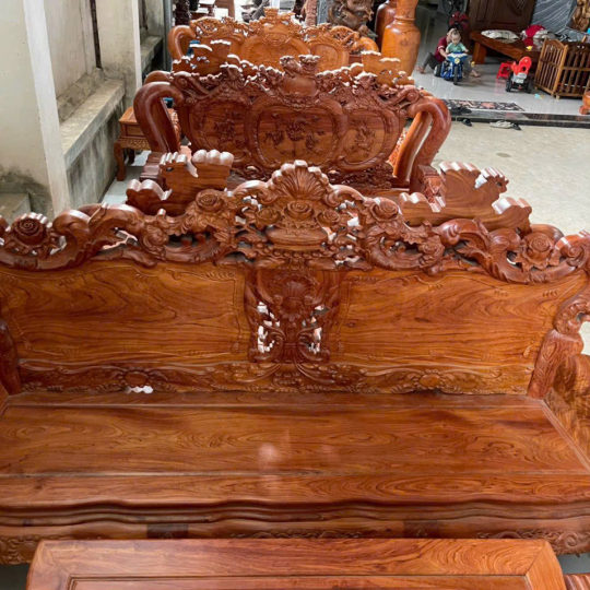 Salon gỗ cổ điển đẹp