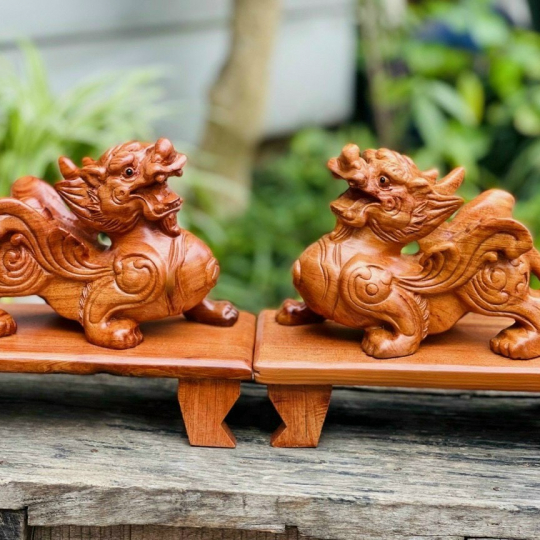 Tượng kỳ lân gỗ