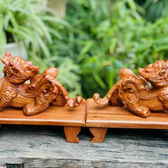 Tượng kỳ lân gỗ
