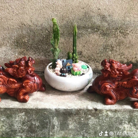Tượng kỳ lân gỗ
