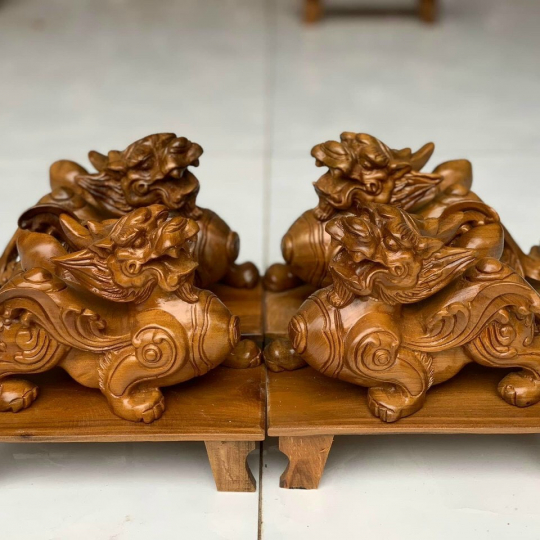 Tượng kỳ lân gỗ