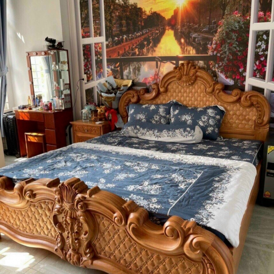 Giường Hoàng Gia