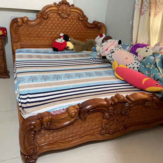 Giường Hoàng Gia