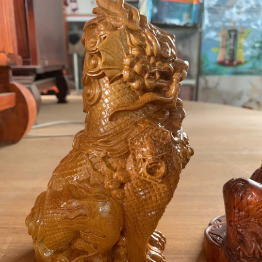 Tượng gỗ Kỳ Lân