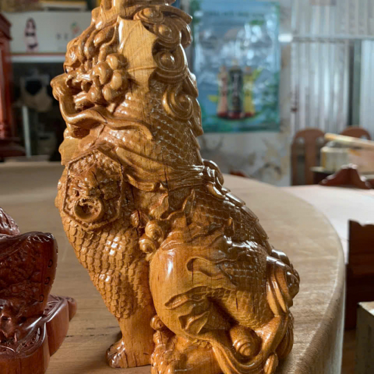 Tượng gỗ Kỳ Lân