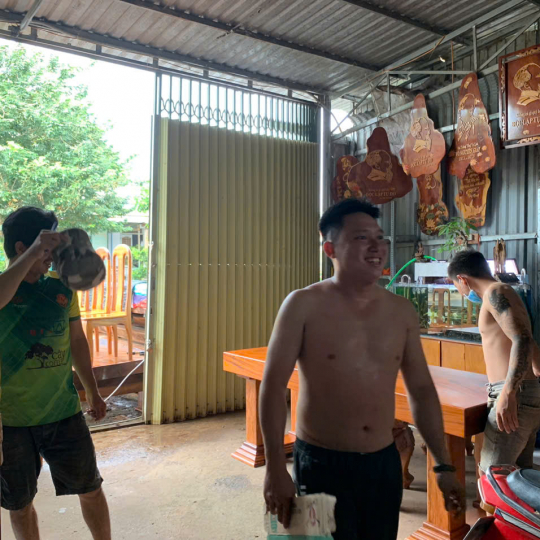 Bộ bàn nguyên khối gỗ + 8 ghế
